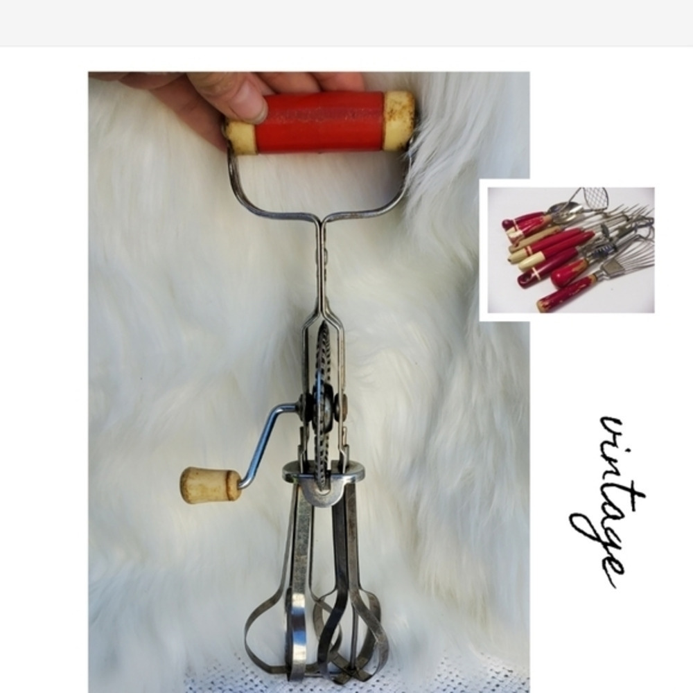 Vintage Red Handle ‎ egg beater /Mixer